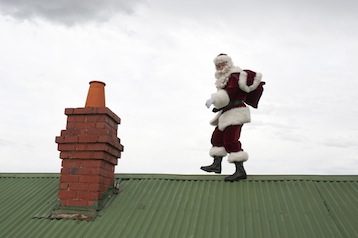 Santa-on-Roof-2